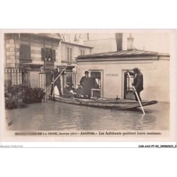 CAR-AAVP7-92-0408 - INONDATIONS DE LA SEINE - Janvier 1910 - Asnières - Les habitants quittent leurs maisons