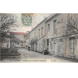 92 .n° 106708 . garches .interieur de la ferme de buzenval .