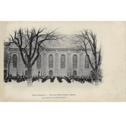 92 .n° 106718 . issy les moulineaux . une lecon de gymnastique .ecole saint nicolas .