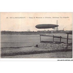 CAR-AABP12-92-0966 - ISSY-LES-MOULINEAUX - Champ de manoeuvres et d'aviation atterissage d'un dirigeable