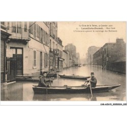 CAR-ACBP2-0096-92 - LEVALLOIS-PERRET - Rue cavé - L'infanterie opérant le sauvetage des habitants