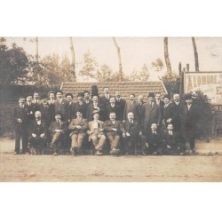 92 - N°90599 - RUEIL ?? - Groupe d'hommes dans une cour - Carte photo