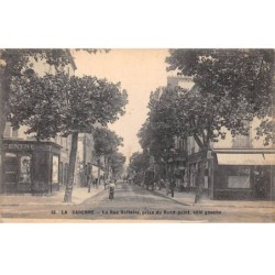 92 - LA GARENNE - SAN54873 - La Rue Voltaire, prise du Rond Point - Côté Gauche