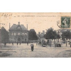 92 - ISSY LES MOULINEAUX - SAN53522 - La Place Voltaire et l'ancienne Mairie
