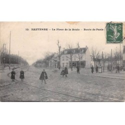 92 - NANTERRE - SAN67702 - La Place de la Boule - Route de Paris