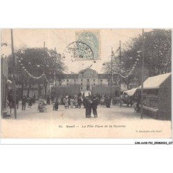 CAR-AAWP12-92-0977 - RUEIL - La fête place de la caserne
