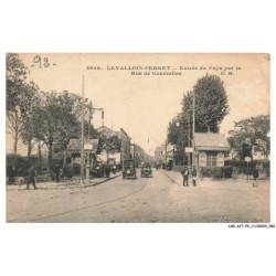 CAR-ACTP9-0683-92 - LEVALLOIS-PERRET - Entrée du pays par la rue de courcelles - Vendue en l'etat