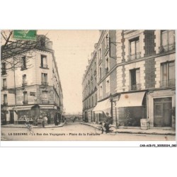 CAR-ACBP3-0193-92 - LA GARENNE - La rue des voyageurs - Place de la fontaine