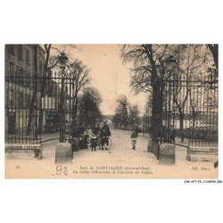 CAR-ACTP9-0645-92 - Parc de - SAINT-CLOUD - Seine-et-oise - La grille d'honneur et l'avenue du palais