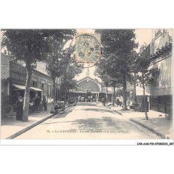 CAR-AAGP10-92-0986 - LA GARENNE - La Rue Voltaire et Le Marché