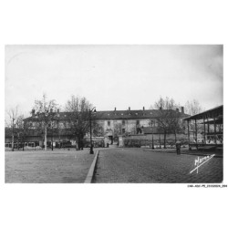 CAR-ADCP5-0365-92 - COURBEVOIE - Le caserne de la place charras