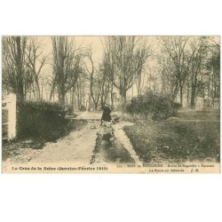 92.SURESNES.BOIS DE BOULOGNE.n°10005.ROUTE DE BAGATELLE A SURESNES.LA ROUTE EST DEFONCEE.CRUE DE LA SEINE.DECHIRURE