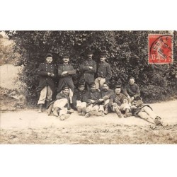 92 - N°73318 - SURESNES - Groupe de Militaires - Carte photo