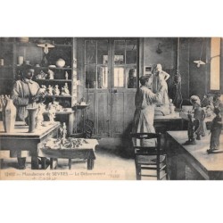 92 .n°109153.  sevres . metier .manufacture .le defournement .