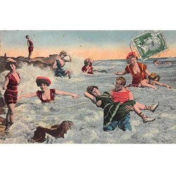 Humour - N°84118 - Femmes et un couple dans la mer